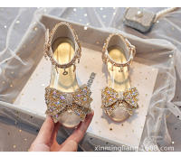 Los nuevos zapatos de princesa de cristal con tacón alto para niños muestran el espectáculo de las sandalias del anfitrión del escenario. - details 14