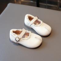 2025 nuevos zapatos planos para niños, zapatos sencillos de cuero de princesa Lolita para niñas, zapatos informales de moda plisados y versátiles para caminar para niños - details 7