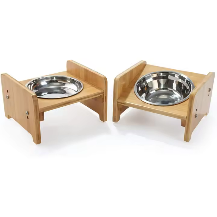 FOREYY - Juego de 2 cuencos elevados para mascotas para gatos y perros pequeños, cuencos de bambú inclinados individuales para comida y agua, con 3 cuencos de acero inoxidable y patas antideslizantes - 1