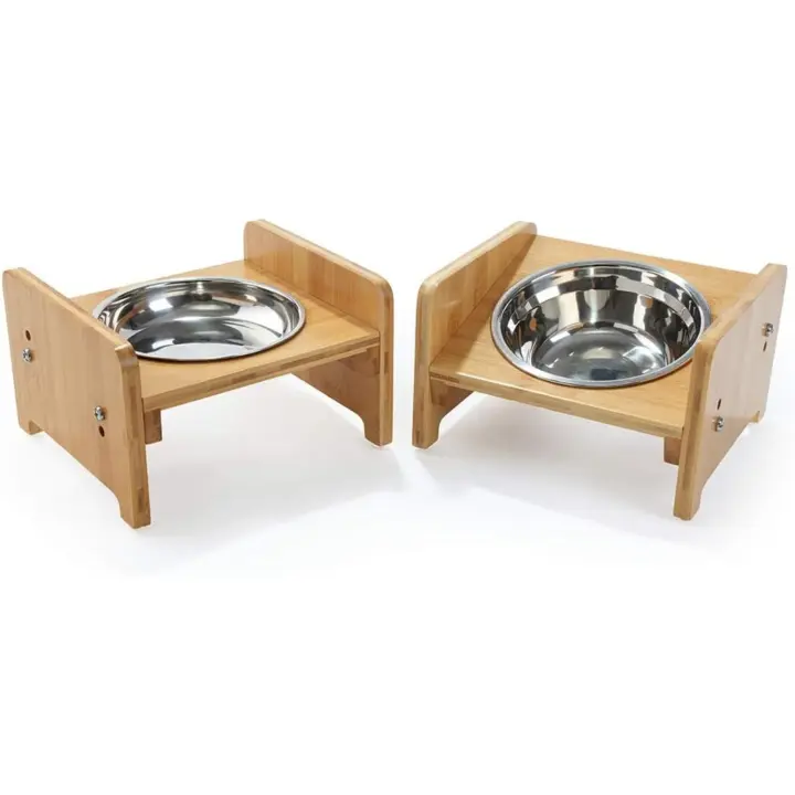 FOREYY - Juego de 2 cuencos elevados para mascotas para gatos y perros pequeños, cuencos de bambú inclinados individuales para comida y agua, con 3 cuencos de acero inoxidable y patas antideslizantes - 1