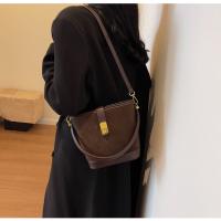 Bolso de Mujer de Gran Capacidad Bolso Cuadrado Mate, Sentido de Alta Gama, Bolso Portátil para las Axilas - details 31