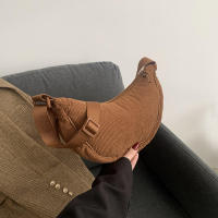 Bolso Cruzado Semi-Luna Bolso de Hombro de Pana Casual para Mujeres Bolso de Mano de Viaje de Color Sólido - details 2