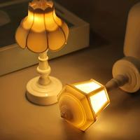 Lámparas de mesa LED con batería y botón de flor geométrica, escritorio de noche para dormitorio, comedor, luz nocturna táctil, decoración moderna y sencilla - details 3