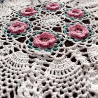 Mantel de crochet de algodón de color Junwell, funda de sofá con lámpara, posavasos ENCE hecho a mano, rosa de granja clásica en 3D, 45 cm - details 4