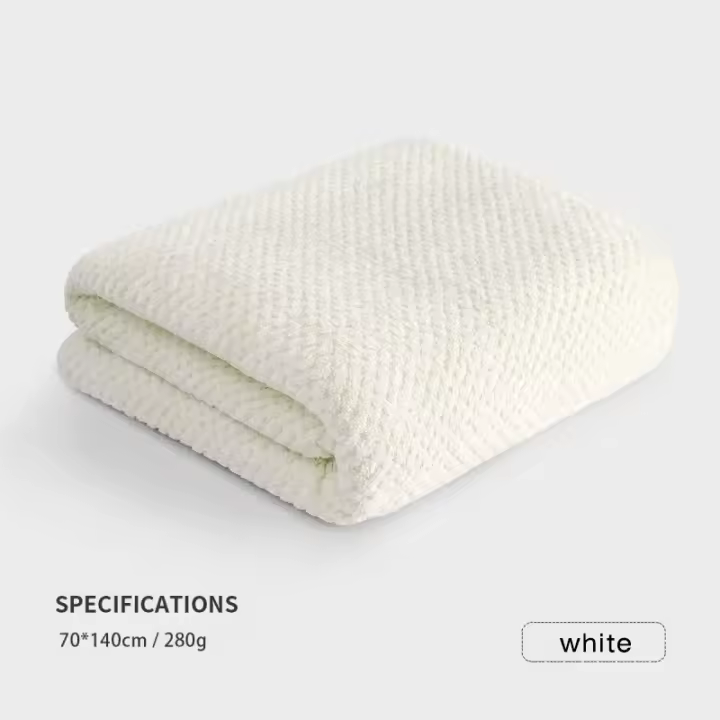 Toalla de Baño de Terciopelo de Coral de Alta Calidad Suave, Absorbente Rápido, Secado Rápido, Tamaño Extra Grande 70x140cm - 1