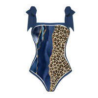 El nuevo traje de baño de una pieza es ajustado y delgado para las mujeres. - details 36