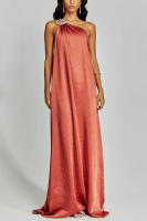 Vestido largo informal holgado de satén asimétrico con hombros descubiertos, estilo europeo y americano, nueva colección primavera-verano 2025, ideal para vacaciones. - details 1
