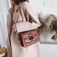 Bolso de hombro Retro con cadena y remaches para mujer, bandolera cuadrada pequeña a la moda de cuero PU con tapa, bolso de diseñador - details 4