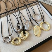Collar con colgante geométrico en forma de U grande Punk para mujer y hombre, cadena larga ajustable de cuero con forma de herradura para suéter, collares, joyería - details 2