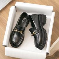 Otoño e Invierno nuevo estilo británico de suela gruesa zapatos casuales con hebilla de metal mocasines de piel de becerro de moda para mujer - details 3
