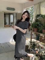 Vestido de punto a rayas de manga corta con borlas francesas para mujer en verano, falda larga fina, de alta gama, elegante y hermosa - details 20