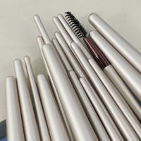 Juego de 18 Pinceles de Maquillaje Bolsa Portátil de Oro Champán con Pinceles de Sombras de Ojos y Cabello Suave - details 10