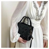 1 bolso elegante de color sólido para mujer con correa desmontable - Diseño con patrón de corazón, perfecto para regalo del Día de San Valentín, disponible en magenta, blanco, negro, verde, amarillo - details 16