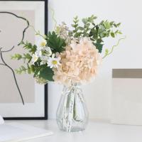 Ramo de eucalipto y hortensias artificiales de lujo, flores de hortensia elegantes y realistas, arreglo floral de plástico - details 7