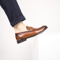 Mocasines de cuero estilo británico casual negro con un pedal y gorro. - details 20