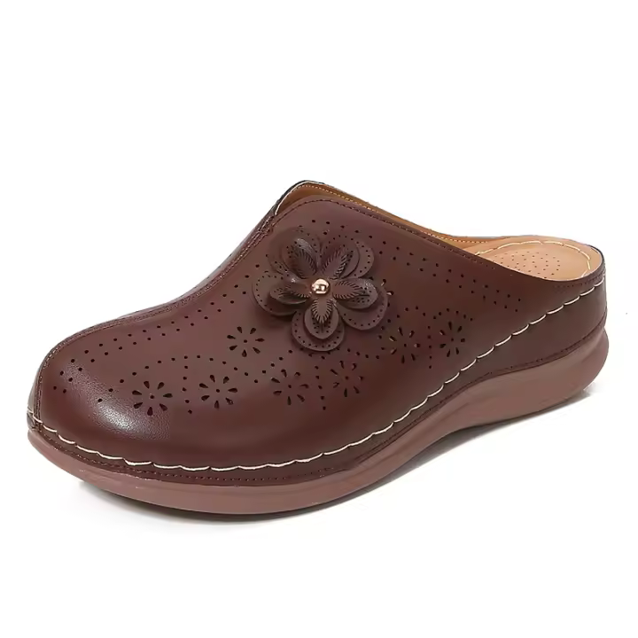 Zapatos de mujer de suela blanda hueca europeos y americanos para pies gordos y anchos, nuevos zapatos de playa Baotou de alta gama de verano para mujer con suelas gruesas y medias pantuflas - 1
