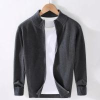 Suéter de cuello alto con cremallera para hombre, cárdigan de moda multifuncional retro informal ajustado de color sólido para invierno - details 4