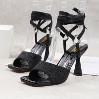 Sandalias versátiles de tacón de aguja con lentejuelas y tiras cruzadas - details 6