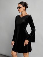 Vestido de estilo intelectual simple para mujeres con tirantes abiertos y faldas cortas negras - details 2