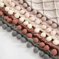 Fundas decorativas Boho Farmhouse, almohada cuadrada de terciopelo con pompones - details 4