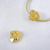 Abalorio de cuentas de corazón rosa con mancuernas, pulsera de plata para fabricación de joyas - details 1
