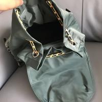 Mochila de nailon para desplazamientos y actividades al aire libre: mochila informal duradera con correas ajustables para los hombros, múltiples compartimentos, cierre con cordón y llavero - details 3