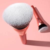 Real Techniques Brocha de Maquillaje Glow Redonda de Base para Maquillaje Líquido y Crema - details 0