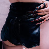 Pantalones cortos de mujer, sexy, suela elástica de PU con cintura alta para invierno - details 5