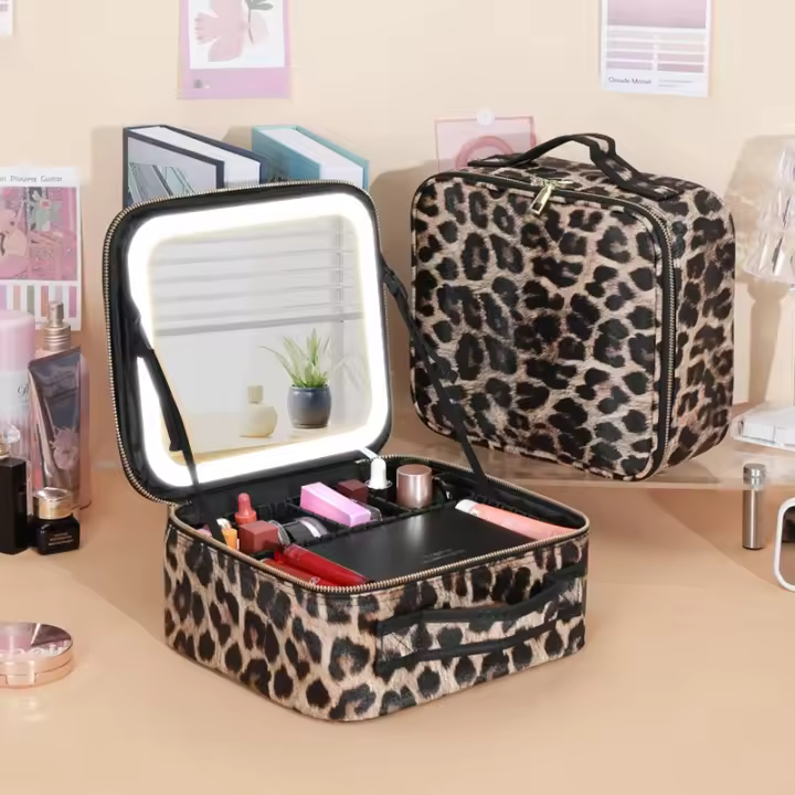 Bolsa de maquillaje LED inteligente con espejo y compartimentos para mujer, estuche de cosméticos de viaje de cuero PU resistente al agua, novedad - 1