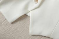 Top corto ajustado con cuello en V Blusa blanca de una pieza para mujeres - details 7