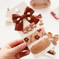 4PCS Clip De Pelo Para Bebés Con Peluche Falso Accesorios De Cabello Para Niñas Estilo Coreano Y Japonés Floral Adecuado Para Otoño E Invierno - details 6
