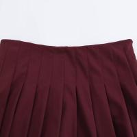 - Mini pantalones cortos informales con temperamento elegante y plisado ancho para mujer - details 4