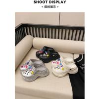 Zapatillas de plataforma con agujeros para mujer, a la moda, con suela de EVA suave, estilo bolsa de plata, zapatillas geniales. - details 39