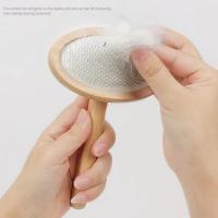 Peines para el pelo con mango de madera para perros, herramienta para desmatting de mascotas con agarre cómodo y ahorro de trabajo, almohadilla acolchada para quitar el desprendimiento - details 7