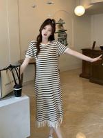 Vestido de punto a rayas de manga corta con borlas francesas para mujer en verano, falda larga fina, de alta gama, elegante y hermosa - details 4