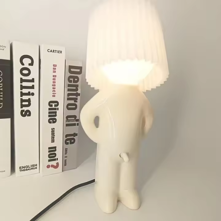 Lámpara de mesa creativa Claeted Naughty Boy, iluminación de lectura con pliegues LED únicos, luz de noche junto a la cama para dormitorio, regalo para niños - 1