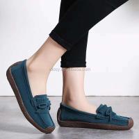 Los zapatos deportivos informales de tacón bajo con borlas y fondo plano de nuevo diseño son zapatos deportivos de gamuza de cuero suaves, modernos y de alta calidad para mujer - details 6