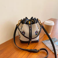 Nuevo bolso casual de moda de oso de alta gama, bolso de cubo portátil, bolso de mensajero de hombro. - details 8