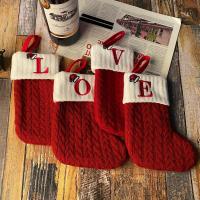 Medias de punto navideñas con letras tejidas, calcetines de lana duraderos con alfabeto bordado, colgante de árbol de Navidad rojo - details 1