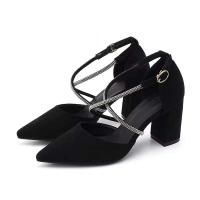Tacones altos, tiras puntiagudas de diamantes de imitación, adornos en forma de cruz, mujeres elegantes y de moda. - details 0