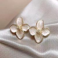 Pendientes con diseño de flores y decoración de perlas de imitación, joyería elegante para mujer, joyería exquisita y que combina con todo para regalo de cumpleaños - details 0
