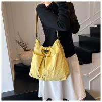 Bolso tipo cubo plisado de estilo coreano, bolso de gran capacidad, bolso de hombro de nailon, bolso cruzado de tela impermeable de Color sólido - details 15