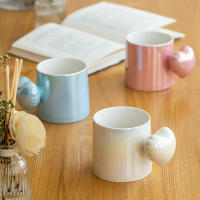 Taza de cerámica con mango de amor creativo, taza de leche de desayuno azul y blanca rosa perla, taza de café personalizada, taza de agua para parejas - details 1