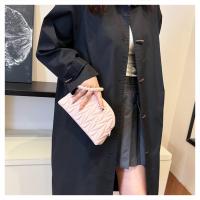 Hilo de bordado de indentación pequeña bolsa de cosméticos nueva bolsa de almacenamiento de cosméticos de lavado portátil para mujer - details 23
