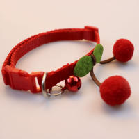 Collar de Mascotas de Peluche Accesorio de Cuello con Campana de Cereza para Perros y Gatos - details 5