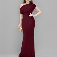 Vestido de fiesta ajustado con hombros descubiertos, elegante, francés, sin mangas, primavera 2025 - details 1
