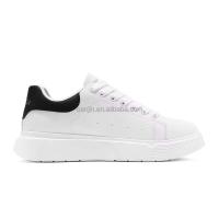 Nuevo 2025 zapatos de hombre de estilo caminante de cuero artificial de capa superior de alta calidad, fábrica de calzado deportivo informal de bajo precio, Guangzhou - details 5