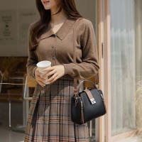 Bolso de hombro pequeño para mujer, bolso cruzado de cuero de PU de diseñador, bolso informal de color sólido - details 4