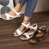 Sandalias de Verano Blancas Casuales Ajustables con Correa de Gancho y Bucle, Tacón de Cuña Grueso, Cubierta PU, Perfectas para Salidas, Compras, Paseos de Playa - details 0