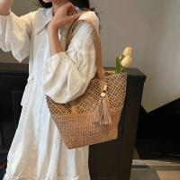 Bolso de Playa de Paja Tejida de Gran Capacidad Bolso de Hombro de Verano Elegante con Detalle de Flecos Color Beige Natural Perfecto para Vacaciones o Uso Diario - details 3